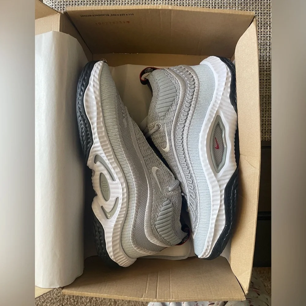 NIKE COSMIC UNITY 3 - Picture 2 of 9